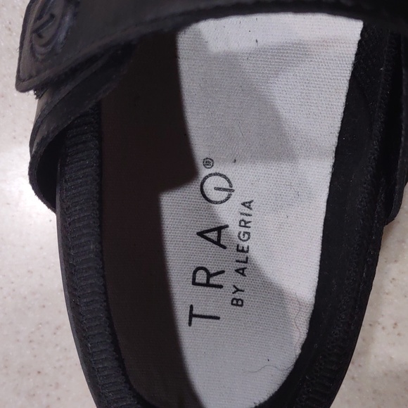 Traq by Algeria Black Mary Jane Style Shoes Size 37 EUC - Picture 4 of 15